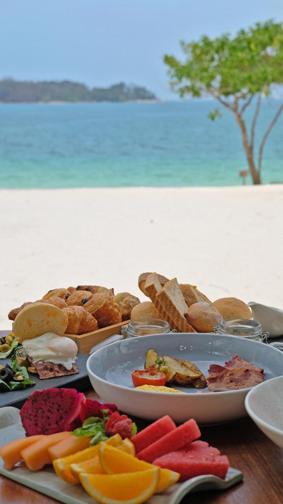 Sheraton Belitung Resort Tanjungbinga Exterior photo